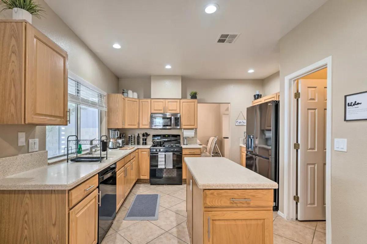 Villa A Beautiful House With Hot Tub, Grill & Games! Las Vegas Esterno foto